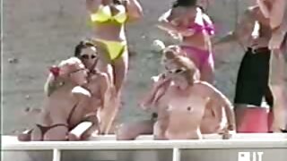 قصيرة الشعر غش الزوجة مشاهده افلام سكس اجنبي بعل لها و تمتص الجار قوية ديك
